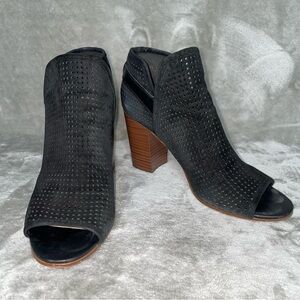 Sam Edelman Easton Black Suede Peep Toe Perforated Booties Chunky Heel Size 8.5